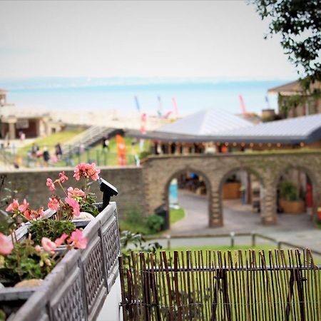 ワージング Warwick House - Stunning House With Terrace And Sea Views, Sleeps 11ヴィラ エクステリア 写真