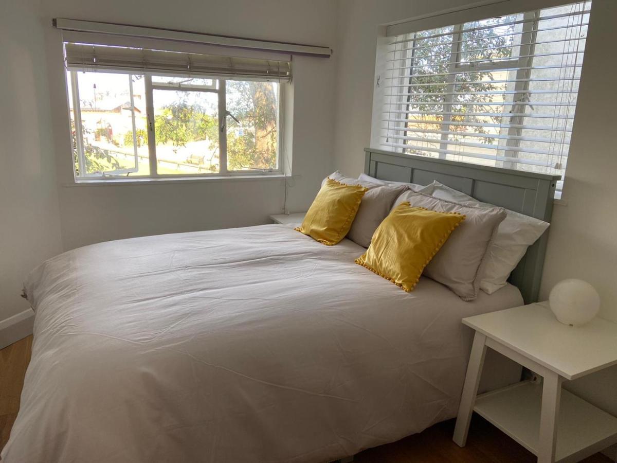 ワージング Warwick House - Stunning House With Terrace And Sea Views, Sleeps 11ヴィラ エクステリア 写真