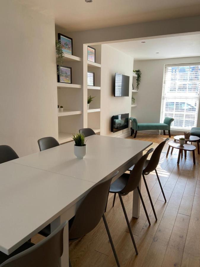 ワージング Warwick House - Stunning House With Terrace And Sea Views, Sleeps 11ヴィラ エクステリア 写真