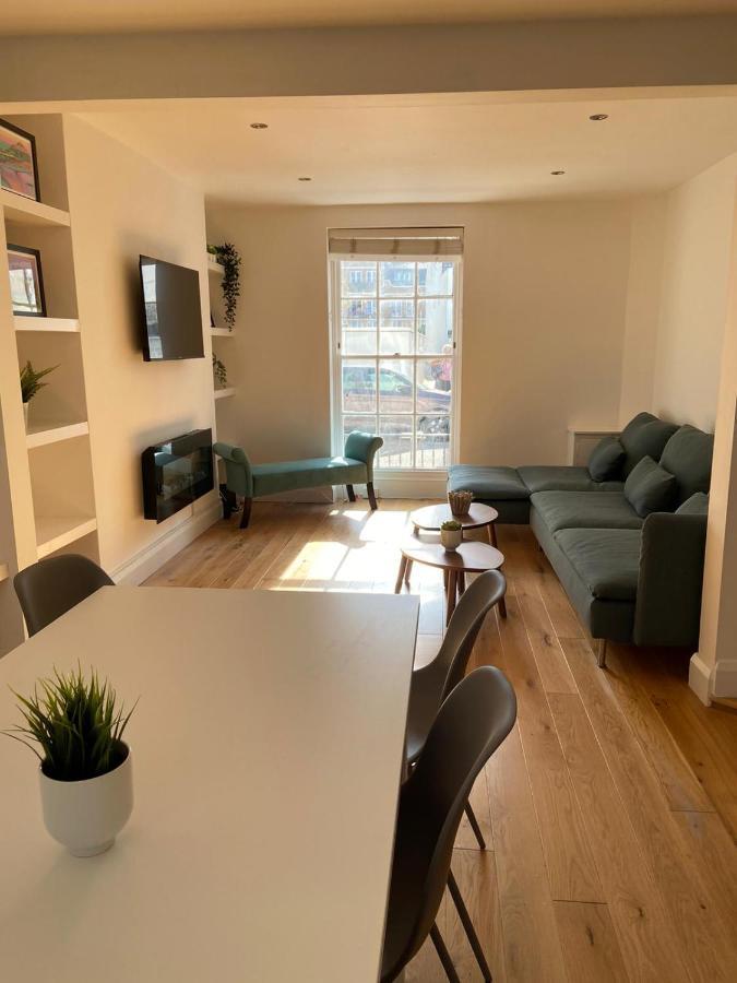 ワージング Warwick House - Stunning House With Terrace And Sea Views, Sleeps 11ヴィラ エクステリア 写真