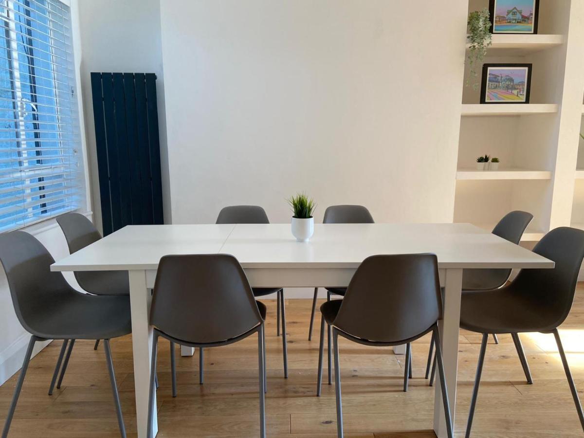 ワージング Warwick House - Stunning House With Terrace And Sea Views, Sleeps 11ヴィラ エクステリア 写真