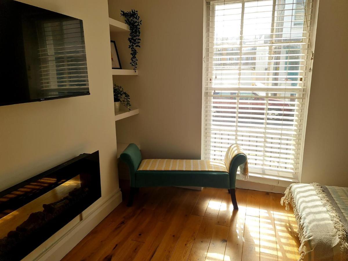 ワージング Warwick House - Stunning House With Terrace And Sea Views, Sleeps 11ヴィラ エクステリア 写真