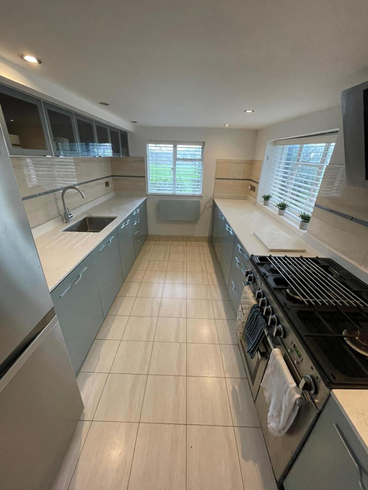 ワージング Warwick House - Stunning House With Terrace And Sea Views, Sleeps 11ヴィラ エクステリア 写真