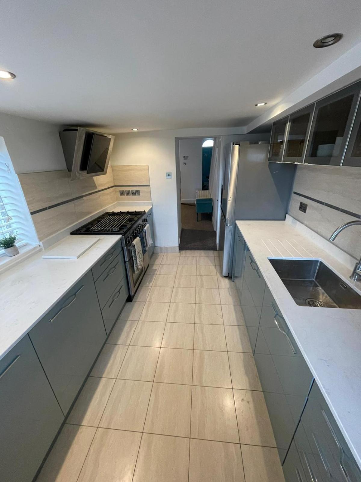 ワージング Warwick House - Stunning House With Terrace And Sea Views, Sleeps 11ヴィラ エクステリア 写真