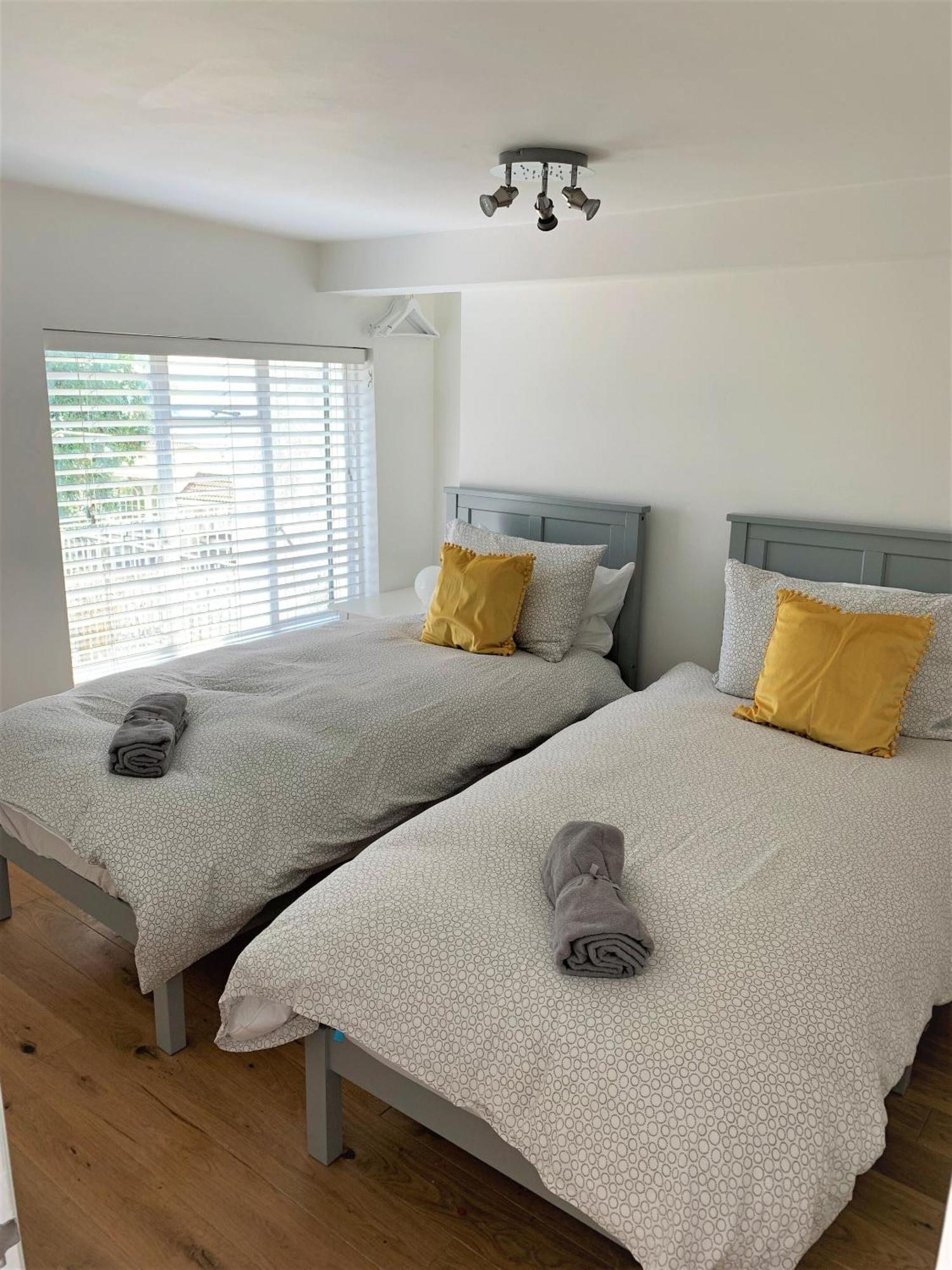 ワージング Warwick House - Stunning House With Terrace And Sea Views, Sleeps 11ヴィラ エクステリア 写真